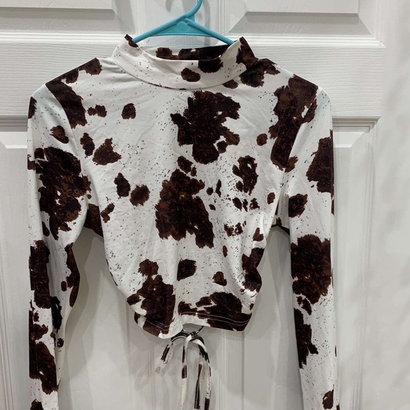 Cow-print Open Back Long Sleeve - Picture 1 of 3